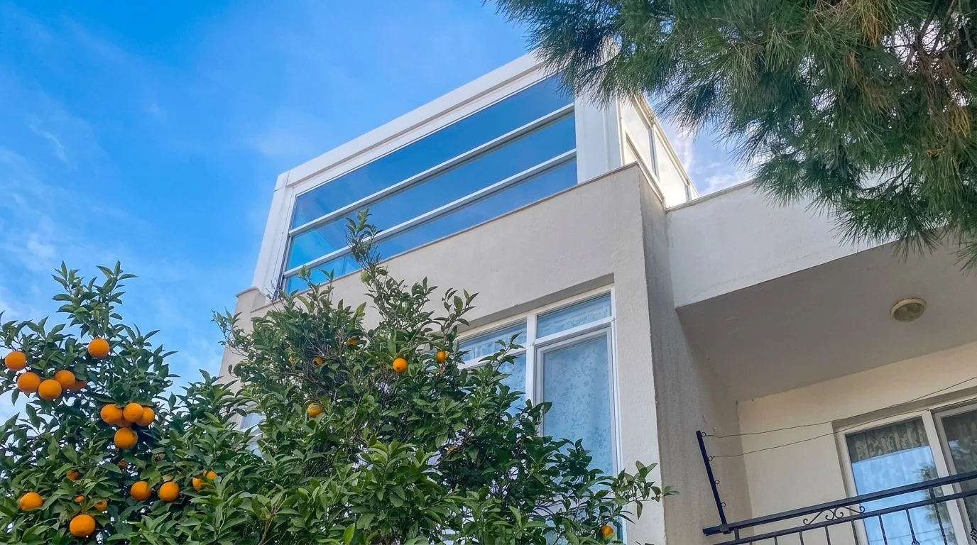 Bioclimatic pergola altında giyotin cam sistemi uygulaması, proje görünümü 7