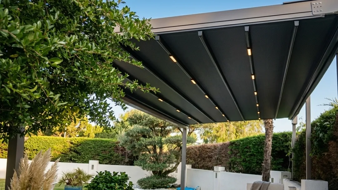 Havuz kenarında pergola tente uygulaması, proje görünümü 9